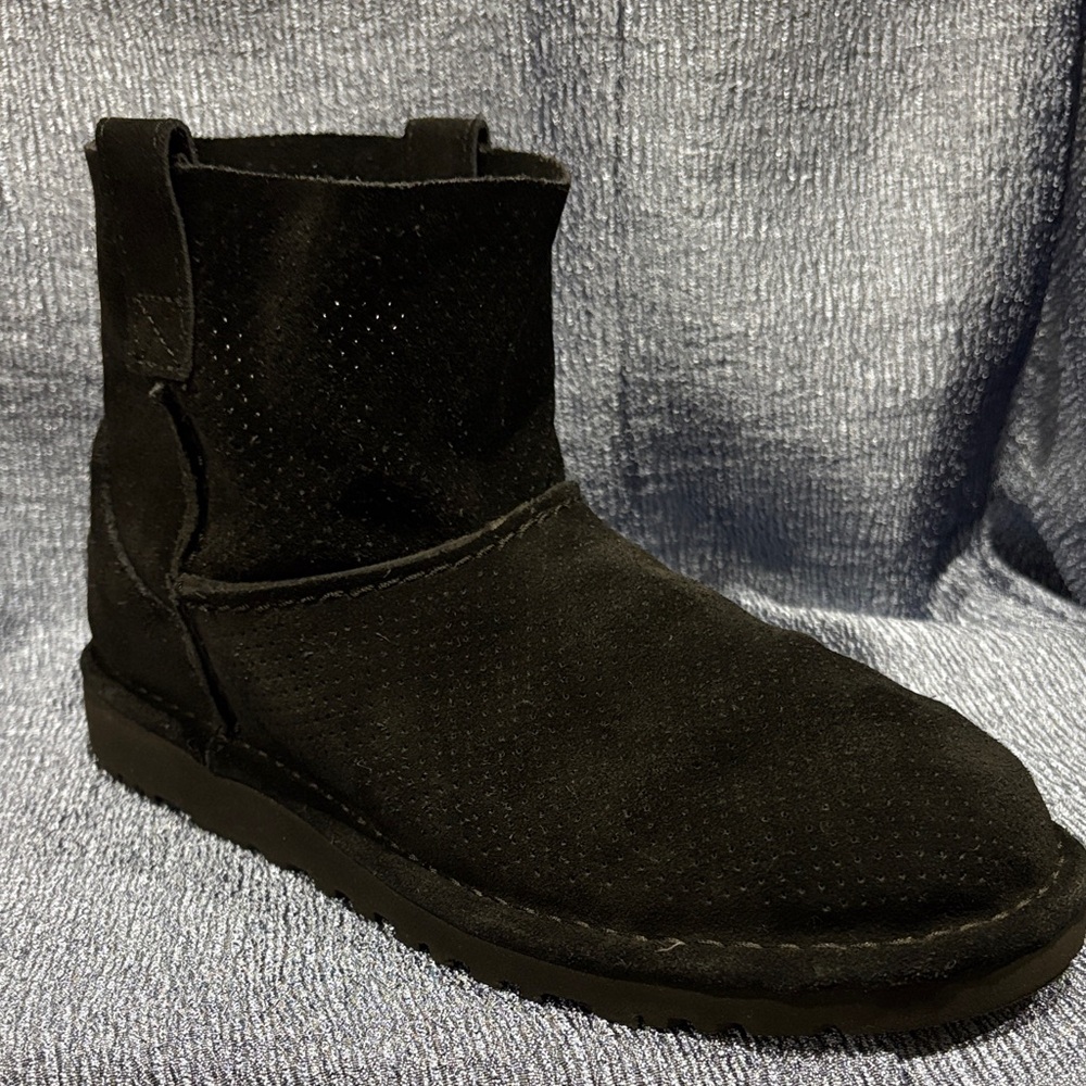 Ugg black bootie not lined